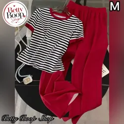 Conjunto casual de blusa a rayas y pantalón rojo