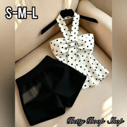 Conjunto corto de blusa de estampado polka dot con amarre al cuello y short negro