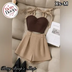 Conjunto de blusa marrón y short beige con lazos