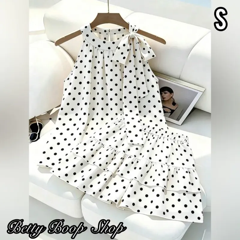 Conjunto de falda blanco polka dot con blusa de amarre al cuello