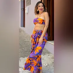 Conjunto de saya larga estampada en violeta y naranja