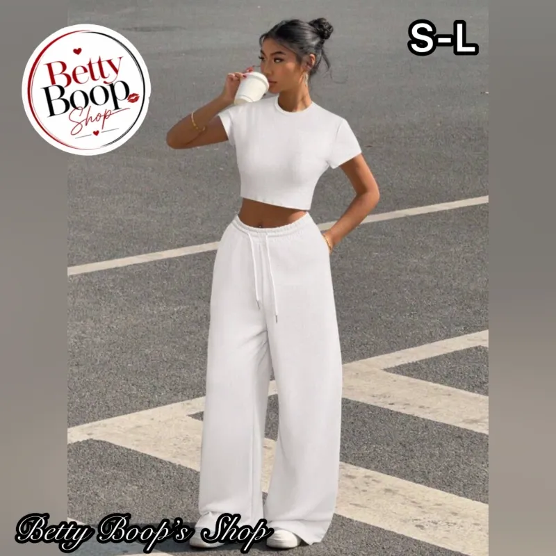 Conjunto deportivo blanco