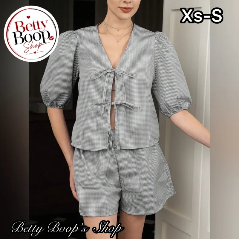 Conjunto gris estampado vichy con mangas y lazos