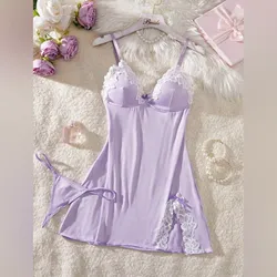 Conjunto lila de vestido y hilo dental 