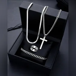 Conjunto plateado de cadena, pulsera y anillo