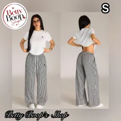 Conjunto Polo de pullover blanco y pantalón estampado