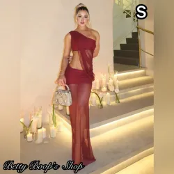 Conjunto rojo vino con transparencias