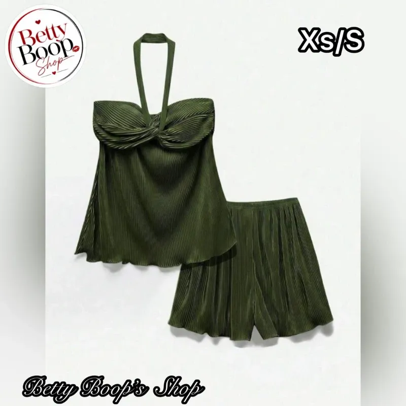 Conjunto verde olivo de tela plisada brillante
