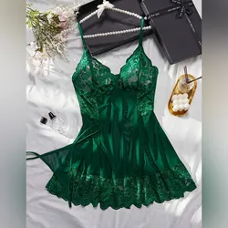 Conjunto encaje verde vestido e hilo dental 