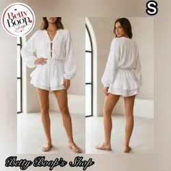 Enterizo blanco corto de mangas largas con lazos