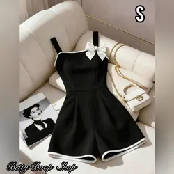 Enterizo corto negro color sólido y bordes blancos con lazo Minimalista