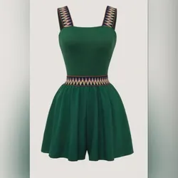 Enterizo corto verde de mangas bordadas