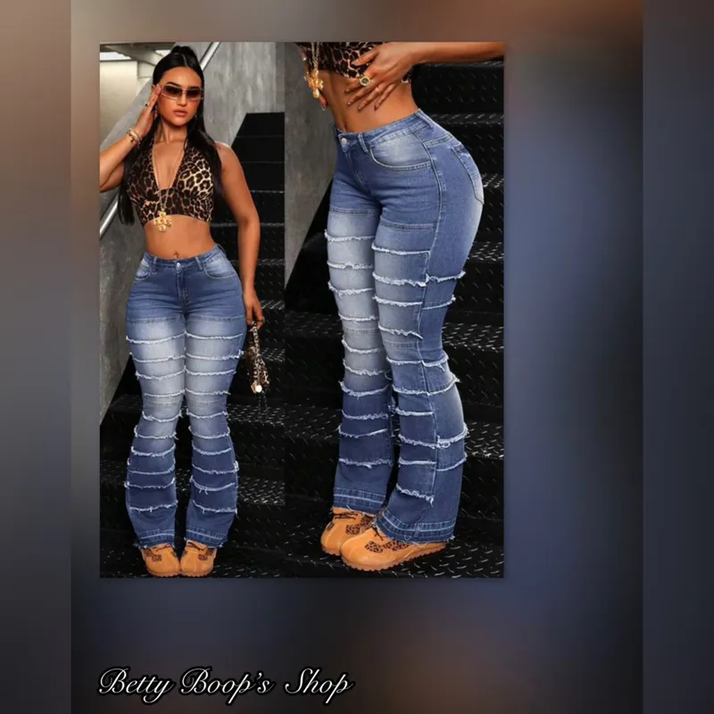 Jeans de mezclilla campana con flecos