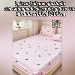 Sábana ajustada con estampado de rayas y lazos rosa