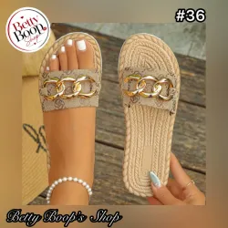 Sandalias con detalle de cadena en beige