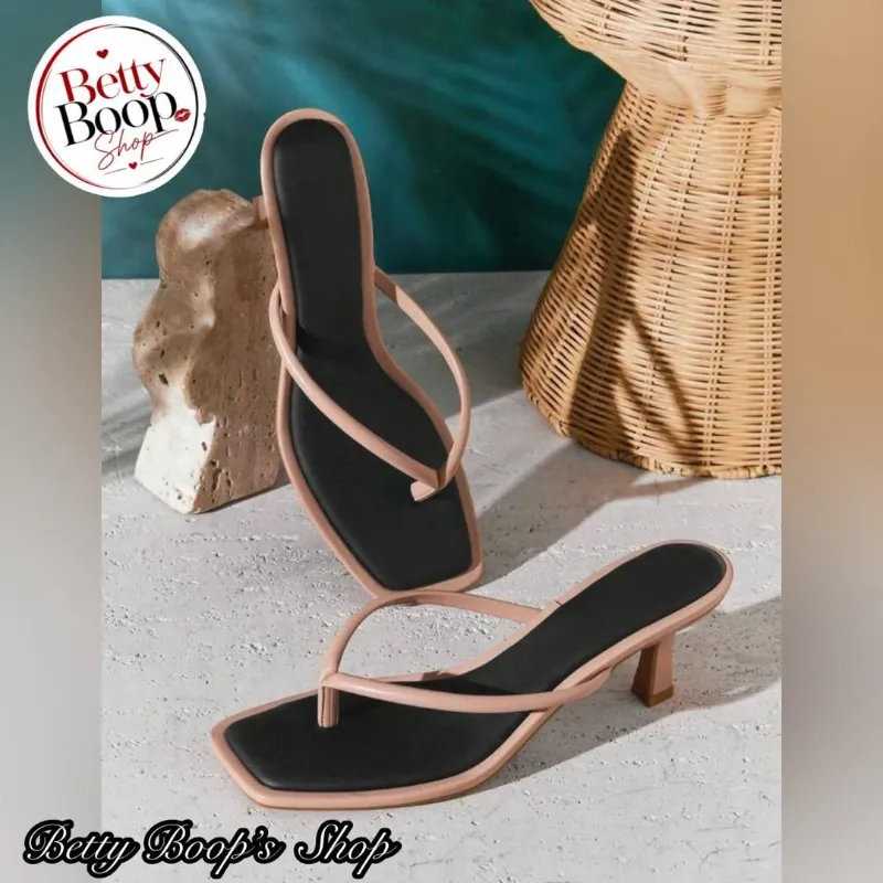 Sandalias con tacon beige y negras