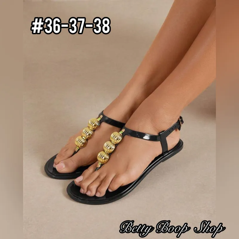 Sandalias plásticas adorno dorado