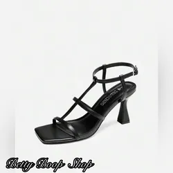 Tacones negros de tiras