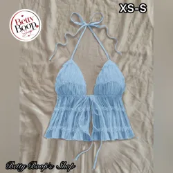 Top veraniego azul claro con encajes
