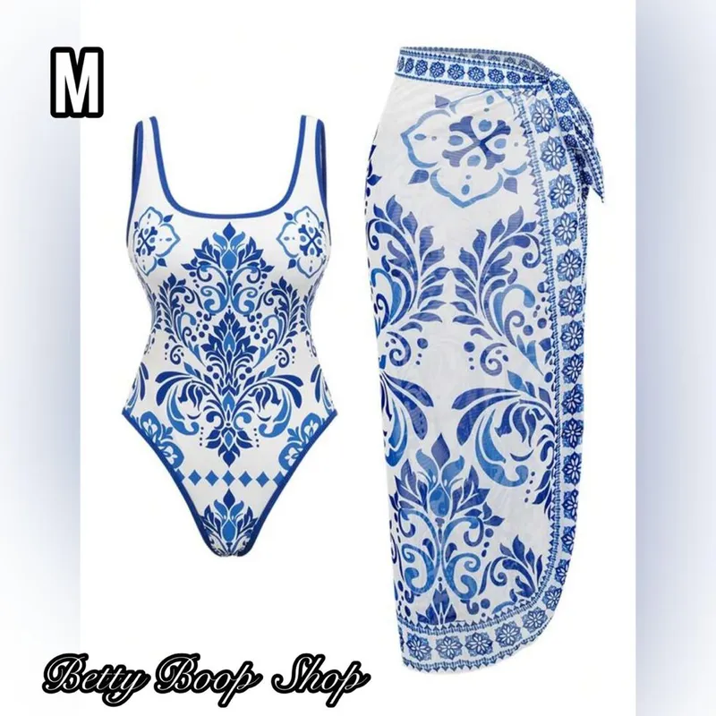 Truza blanca con estampados en azul y falda larga pareo