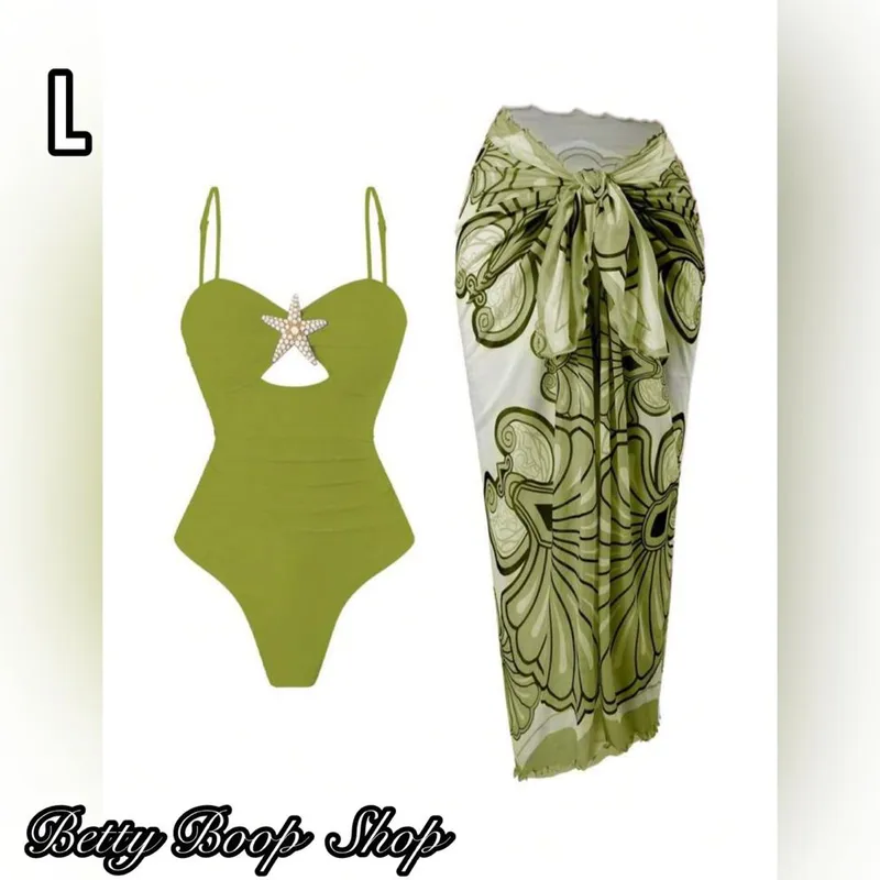 Truza verde con estrella dorada y falda larga de pareo