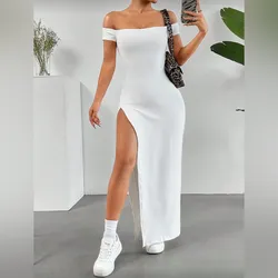 Vestido blanco con mangas en hombros y abertura en muslo