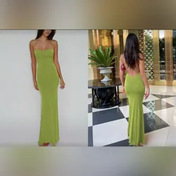 Vestido verde ajustado con escote pronunciado en espalda