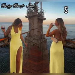 Vestido amarillo con abertura en la pierna