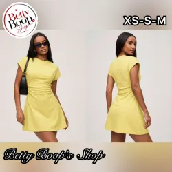 Vestido amarillo mantequilla juvenil con pinzas a los lados
