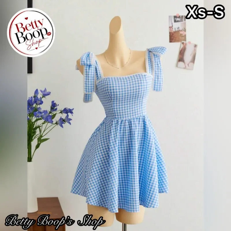 Vestido azul claro con estampado vichy y tirantes con lazos