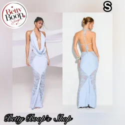 Vestido azul claro corte sirena con escote profundo y encajes