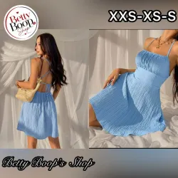 Vestido azul claro de tirantes con espalda abierta