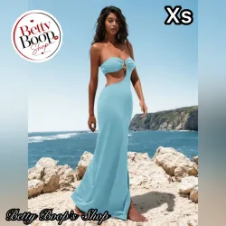 Vestido azul pastel strapless con broche de coral dorado