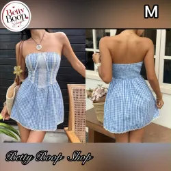 Vestido azul strapless con estampado vichy y encajes