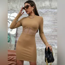 Vestido beis mangas largas con transparencias en la cintura