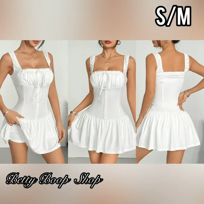 Vestido blanco con diseño de corset y tirantes