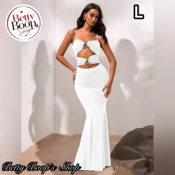 Vestido blanco corte sirena con broches de coral dorados y tirantes