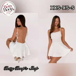 Vestido blanco de tirantes y espalda abierta