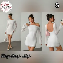 Vestido blanco escotado en la espalda y mangas largas