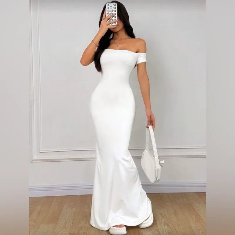 Vestido blanco con mangas en hombros