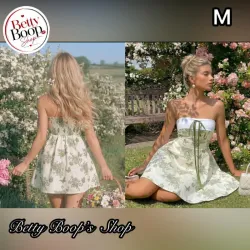 Vestido corte princesa con estampado en verde, franja blanca y lazo