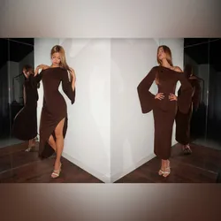 Vestido marrón mangas largas acampanadas y abertura en muslo