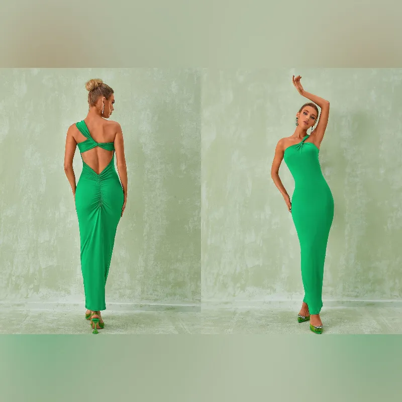Vestido verde con escote en la espalda