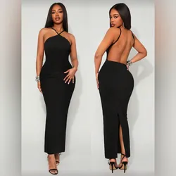 Vestido negro con escote en la espalda