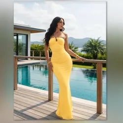Vestido amarillo con escote en senos 