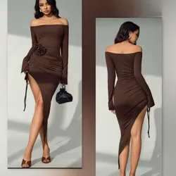 Vestido marrón de pico y rosa en la cintura