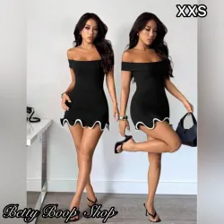 Vestido negro ajustado con vuelos