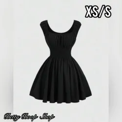 Vestido negro corte princesa con escote en forma de U