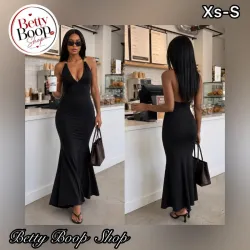Vestido negro corte sirena con escote en V