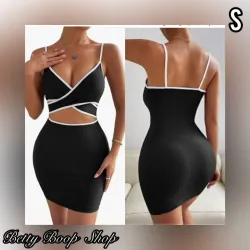 Vestido negro de escote cruzado